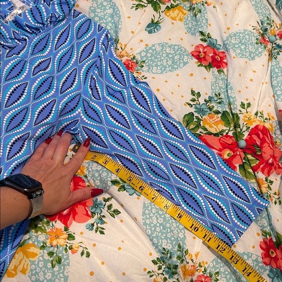 Lulu-B ruffle neck top shirt size medium - Picture 9 of 9